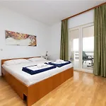 Loncar-3 By Interhome * 피사크